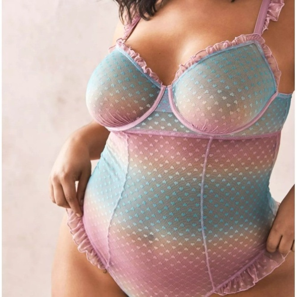 TORRID NWT Women's 2X 18-20 Pastel Pink Teal Gradient Heart Mesh Ruffle Bodysuit